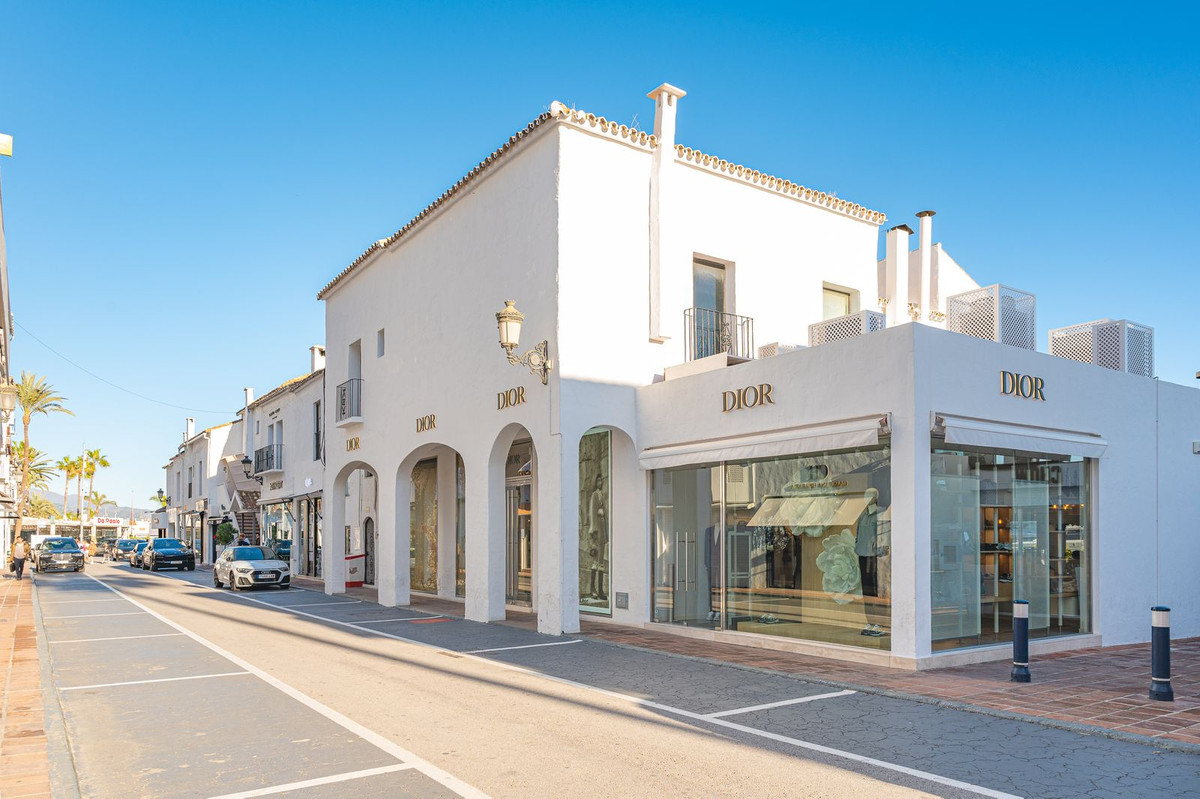 4c401e1f77bf3a79a1ea653ea8c3b82d - 42