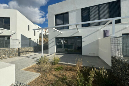 4dfb3d82e20a27cc16f7a895e670b46f - 1