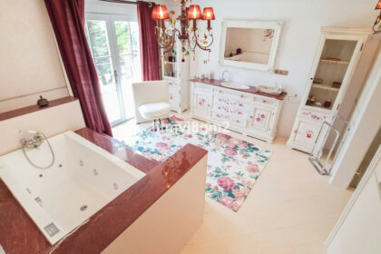 50df1ddbc8977d5a75782f57610265de - 15