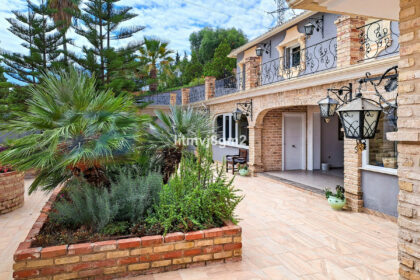 50df1ddbc8977d5a75782f57610265de - 23