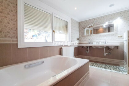 50df1ddbc8977d5a75782f57610265de - 36