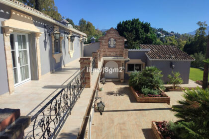 50df1ddbc8977d5a75782f57610265de - 50