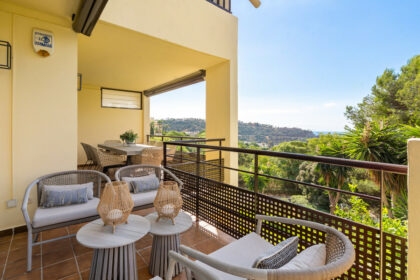 51f5eee897ec4fba0134441cabe8378f - 12