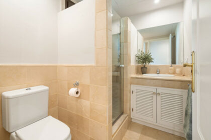 51f5eee897ec4fba0134441cabe8378f - 23