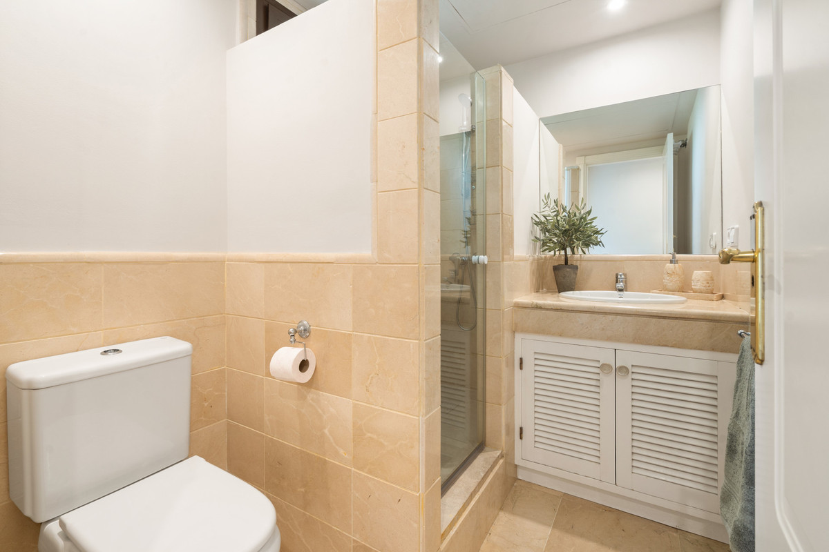 51f5eee897ec4fba0134441cabe8378f - 23