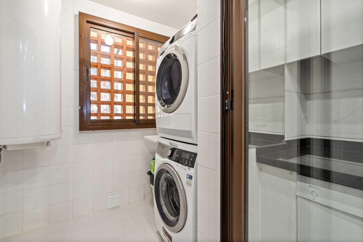 51f5eee897ec4fba0134441cabe8378f - 24