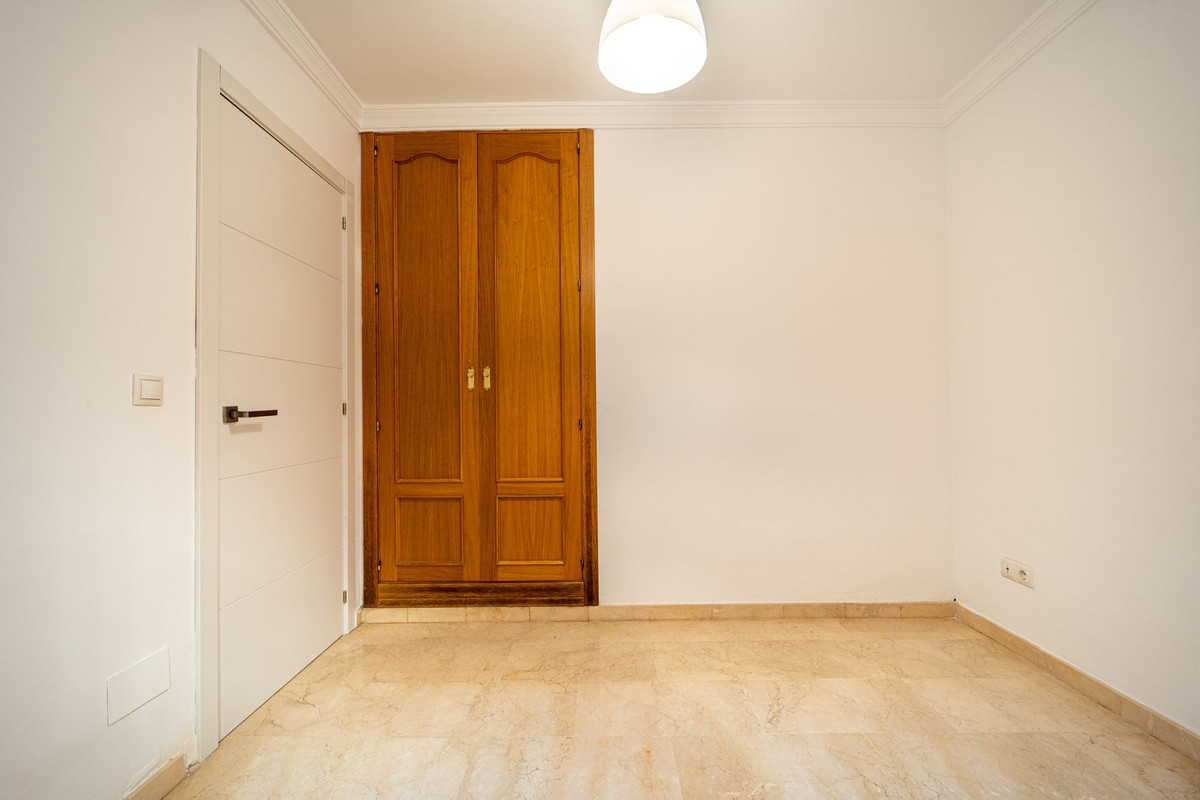 5251429914705c67a5ad692e3f3a8728 - 12