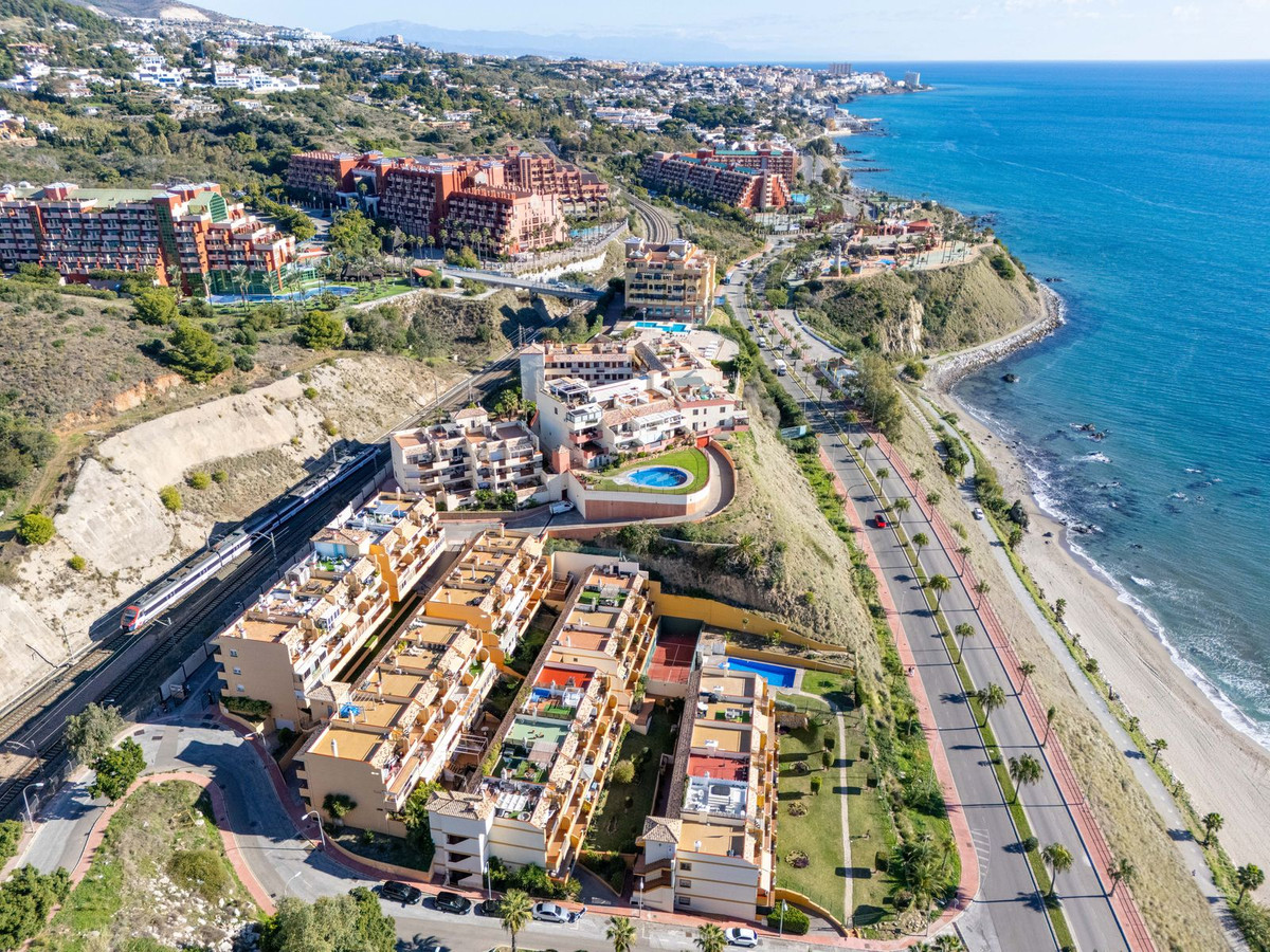 5251429914705c67a5ad692e3f3a8728 - 30