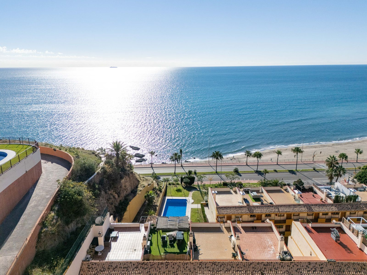 5251429914705c67a5ad692e3f3a8728 - 32