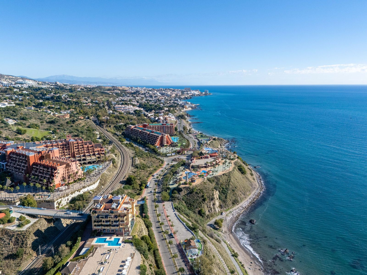 5251429914705c67a5ad692e3f3a8728 - 35