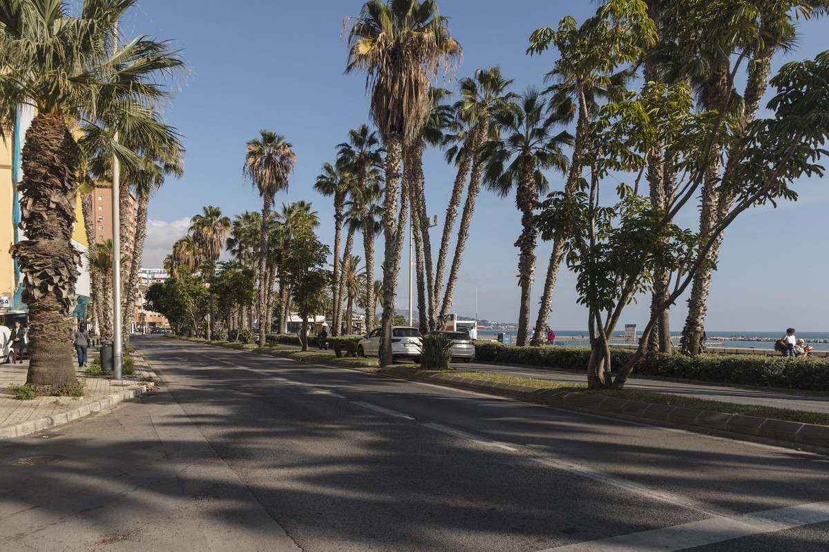 53ef3f32007f46701393fe8597b76ff4 - 23