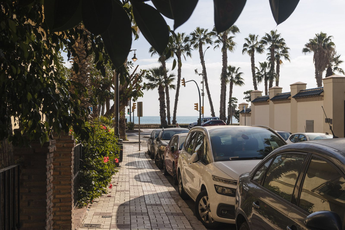 53ef3f32007f46701393fe8597b76ff4 - 26