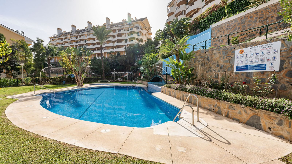 54a9414bd85b9a4858ad699374429b2c - 19