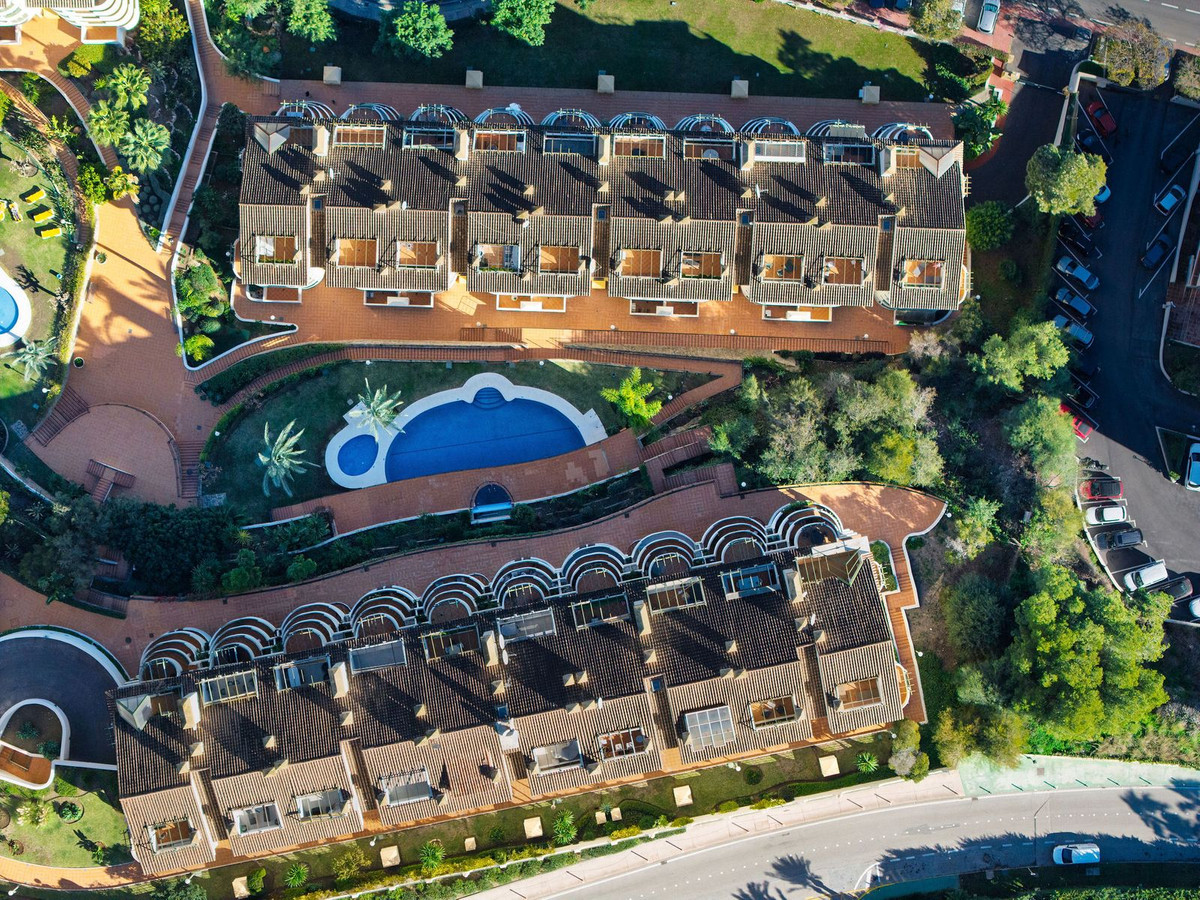 54a9414bd85b9a4858ad699374429b2c - 22