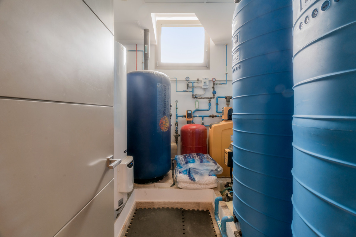 55c035b2565ebe5e64d1fea7caf190cf - 43