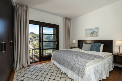 58e3353f9be46543c06cb0fc8b1b75b2 - 33