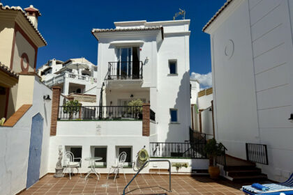 5cf4e3d1ec818ae89c87d3dac0dbdbea - 1