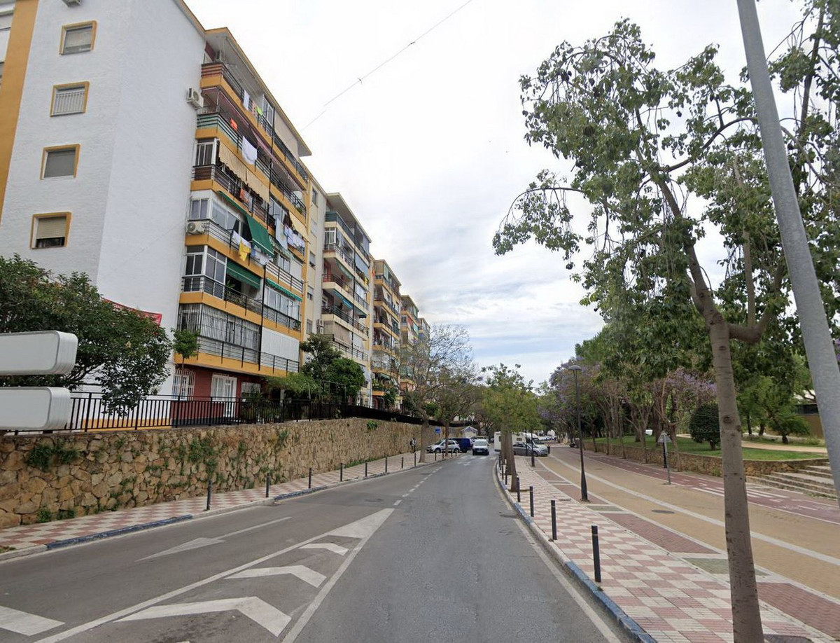 613adf585f9d066abf22bbf32438182f - 1