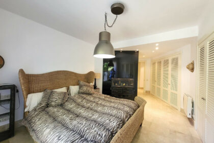 63aafb92e1a8424f09e23d6a10ef1826 - 18