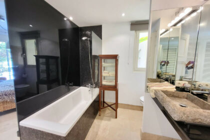 63aafb92e1a8424f09e23d6a10ef1826 - 19