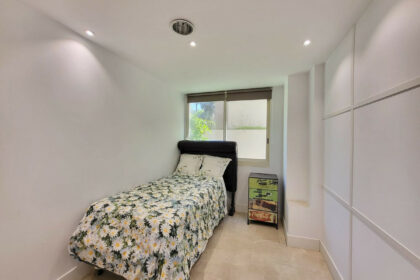 63aafb92e1a8424f09e23d6a10ef1826 - 20