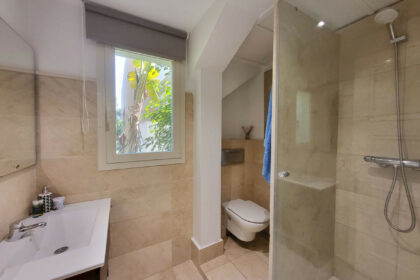 63aafb92e1a8424f09e23d6a10ef1826 - 23