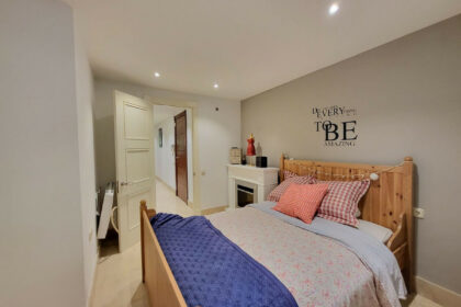 63aafb92e1a8424f09e23d6a10ef1826 - 24