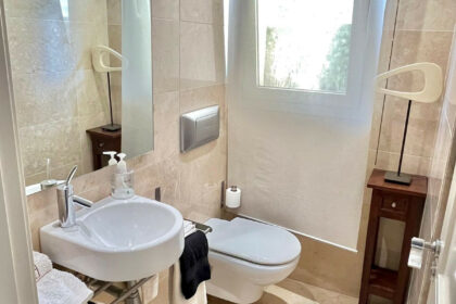 645f30290074cf39e47951ad097bbe03 - 19