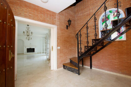 65deb095f83a685237dd5f9afd6c1053 - 12