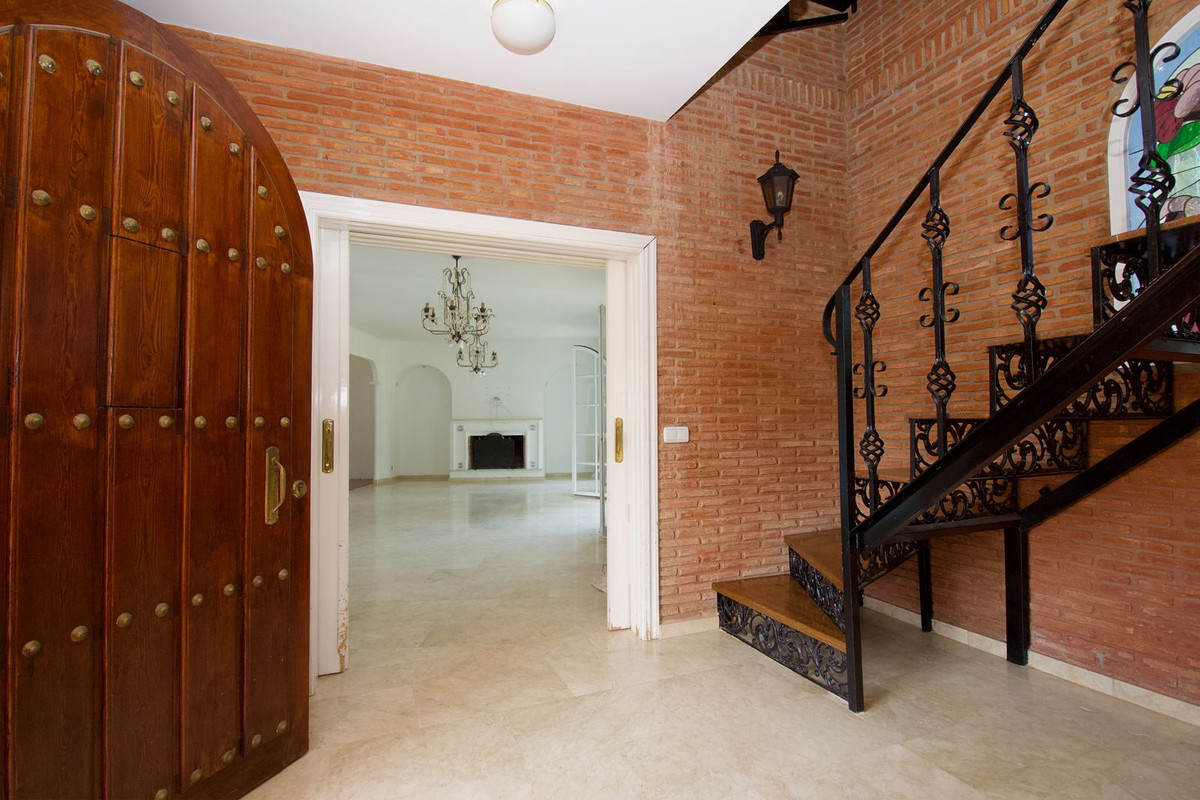 65deb095f83a685237dd5f9afd6c1053 - 13