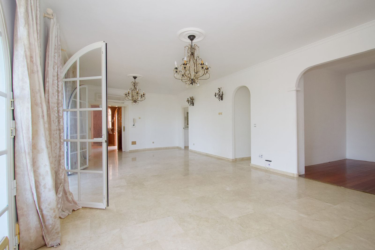 65deb095f83a685237dd5f9afd6c1053 - 15