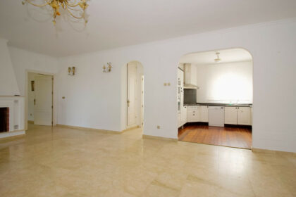 65deb095f83a685237dd5f9afd6c1053 - 19