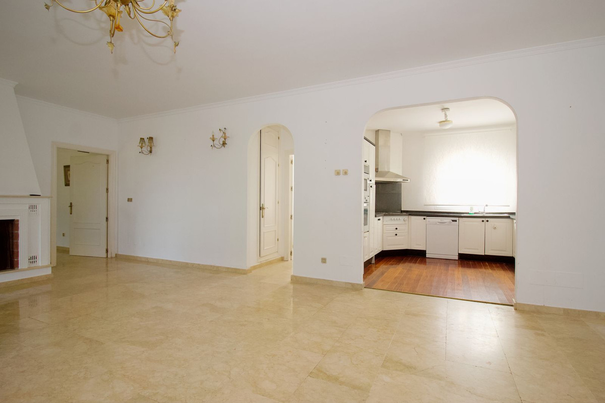 65deb095f83a685237dd5f9afd6c1053 - 19