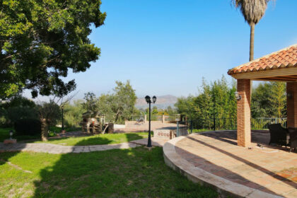 65deb095f83a685237dd5f9afd6c1053 - 2