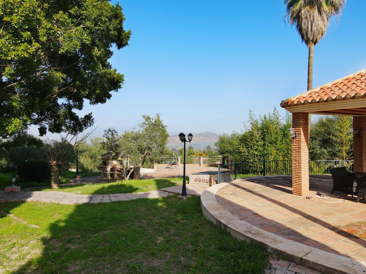 65deb095f83a685237dd5f9afd6c1053 - 2