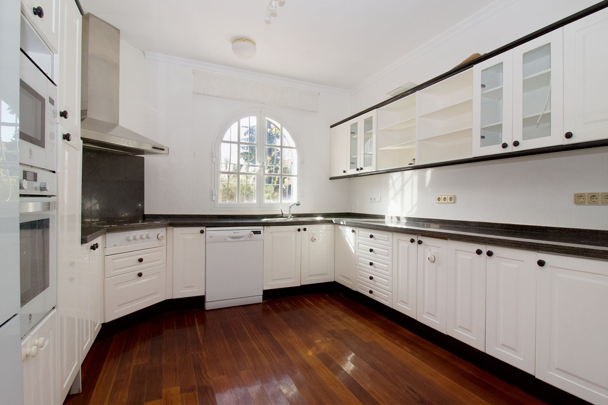 65deb095f83a685237dd5f9afd6c1053 - 20