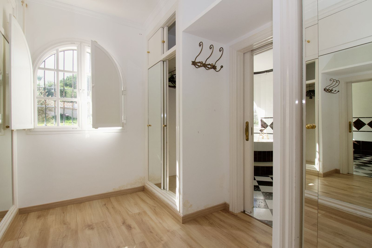 65deb095f83a685237dd5f9afd6c1053 - 22