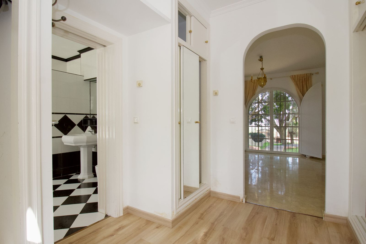 65deb095f83a685237dd5f9afd6c1053 - 23