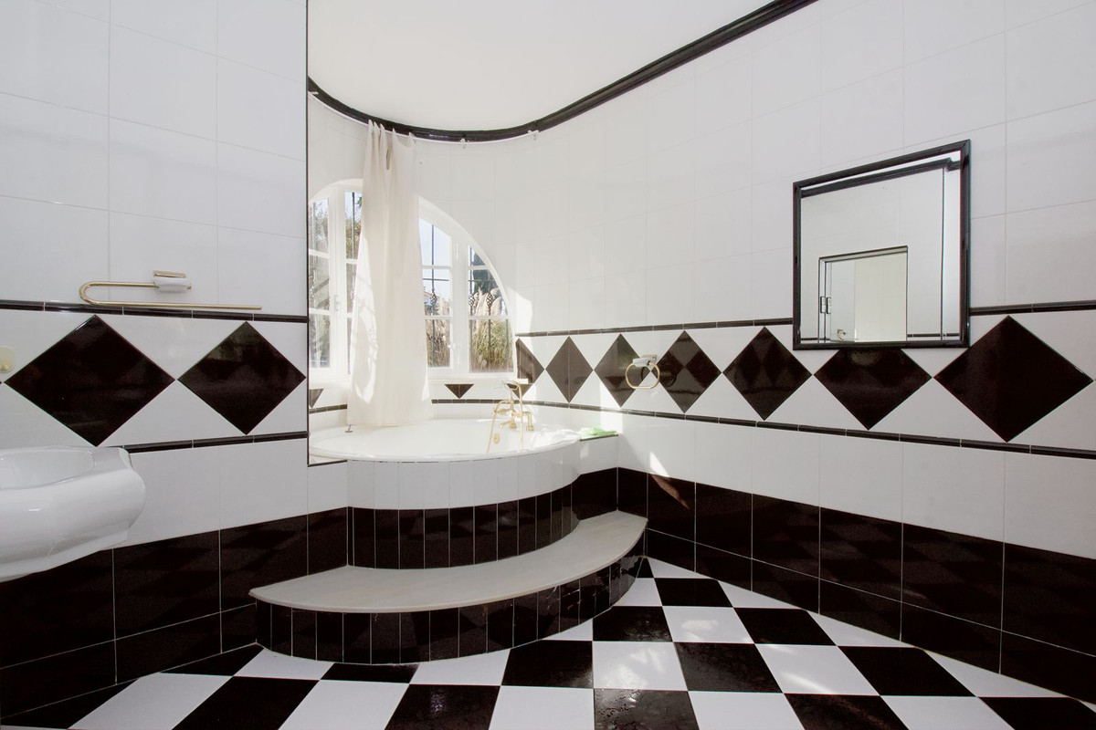 65deb095f83a685237dd5f9afd6c1053 - 24