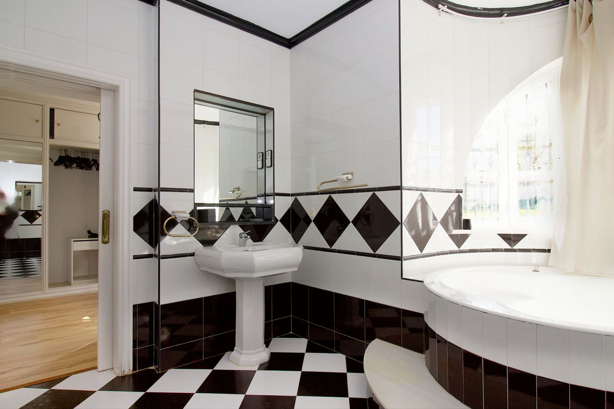 65deb095f83a685237dd5f9afd6c1053 - 25