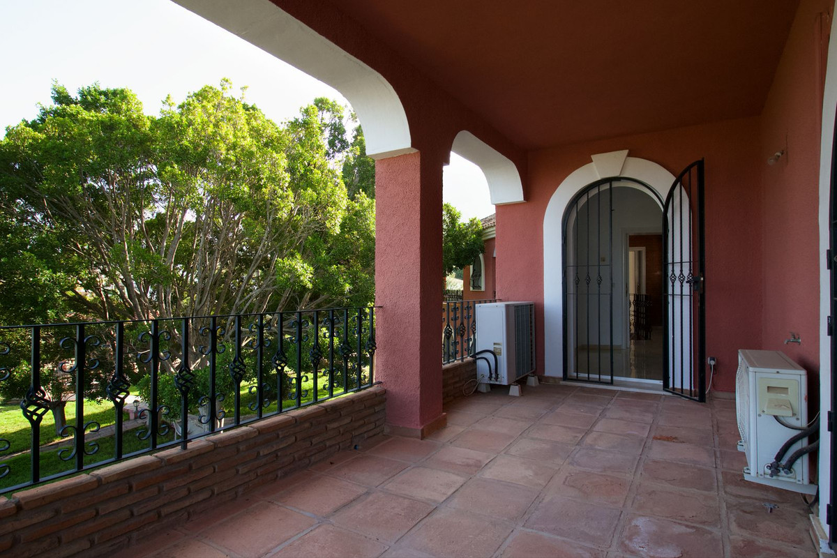 65deb095f83a685237dd5f9afd6c1053 - 35