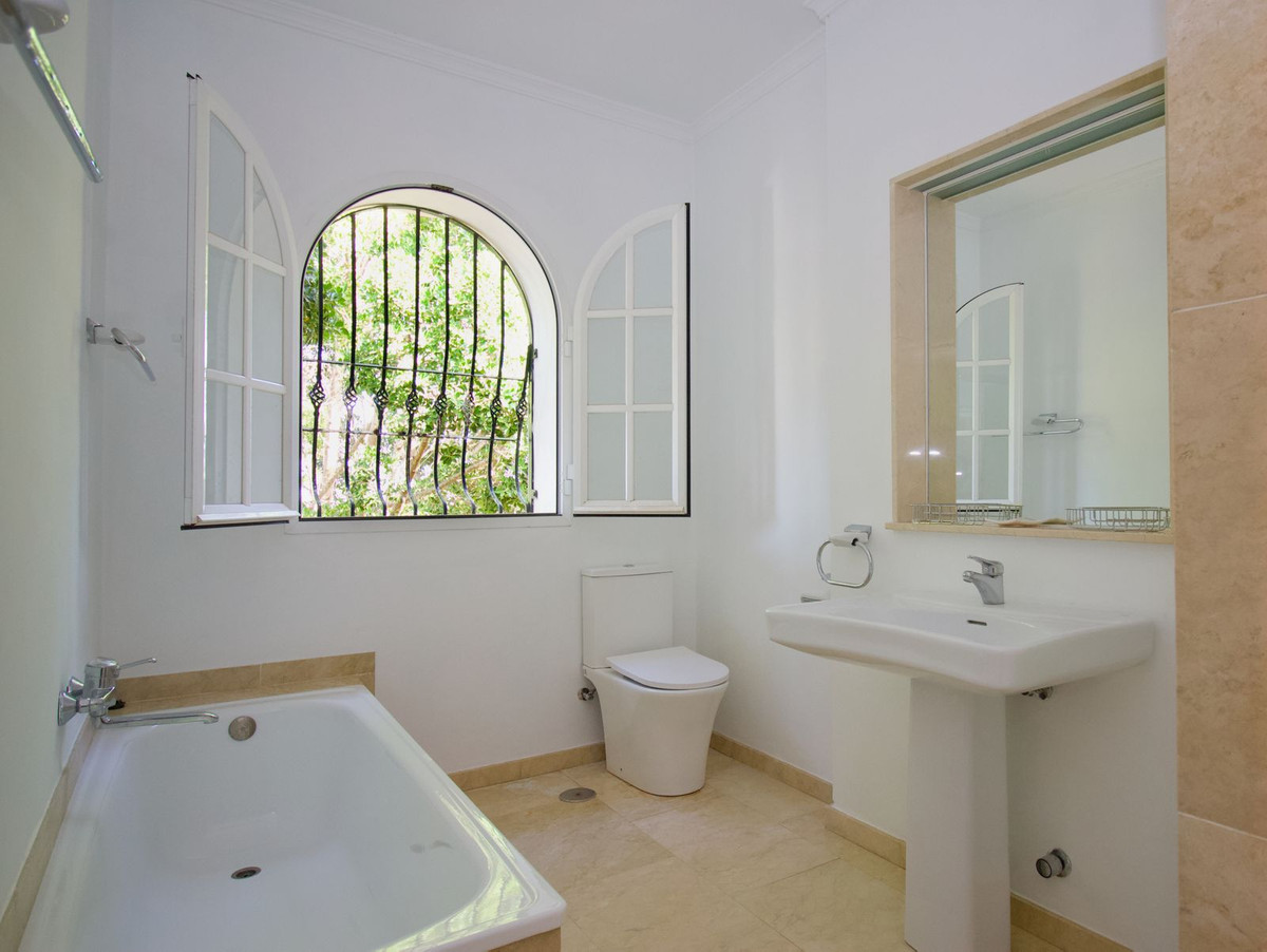 65deb095f83a685237dd5f9afd6c1053 - 38