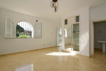 65deb095f83a685237dd5f9afd6c1053 - 43