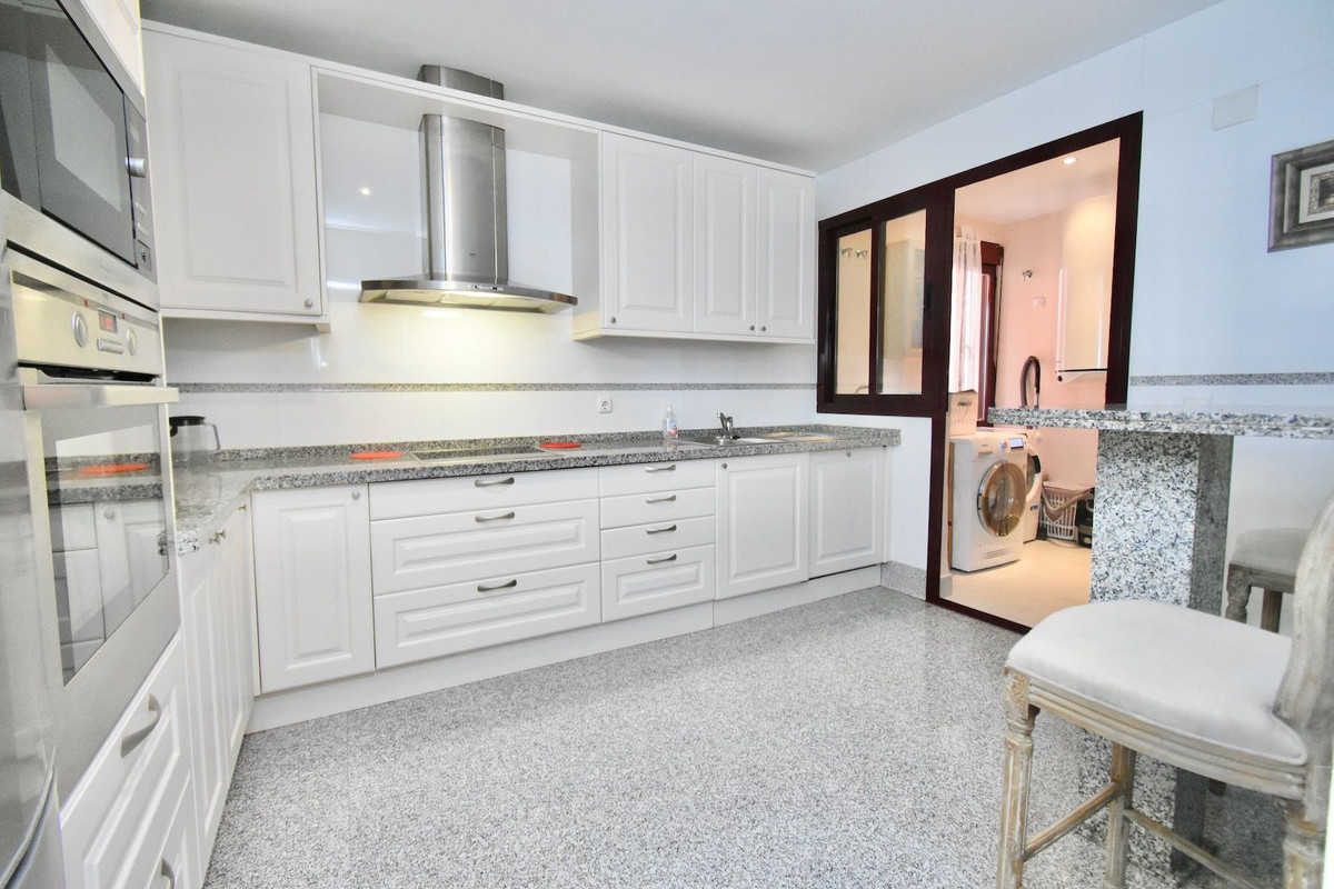 662747b68ffdab41b462955313fb6559 - 18