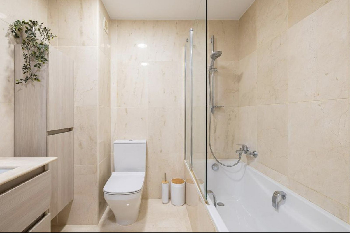 67410b0271d05e4b05bf9eb4270ae526 - 10