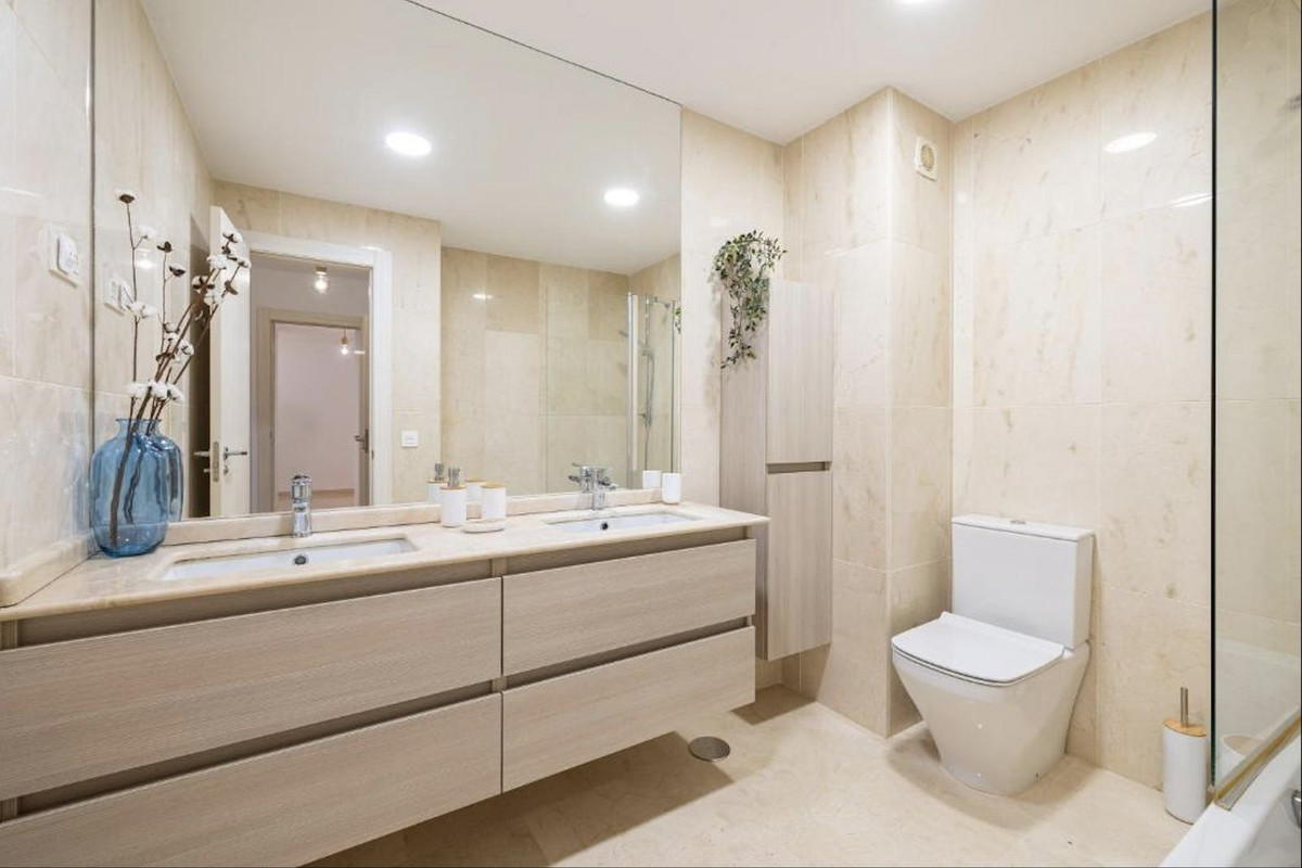 67410b0271d05e4b05bf9eb4270ae526 - 11