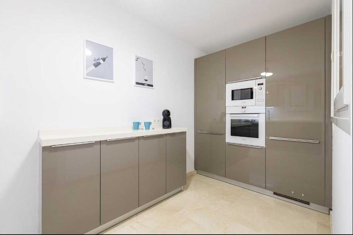 67410b0271d05e4b05bf9eb4270ae526 - 23