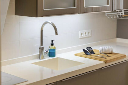 67410b0271d05e4b05bf9eb4270ae526 - 24