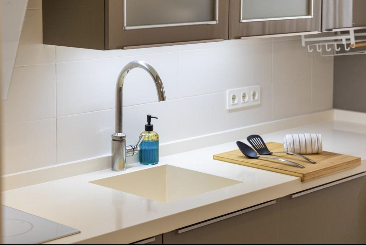 67410b0271d05e4b05bf9eb4270ae526 - 24