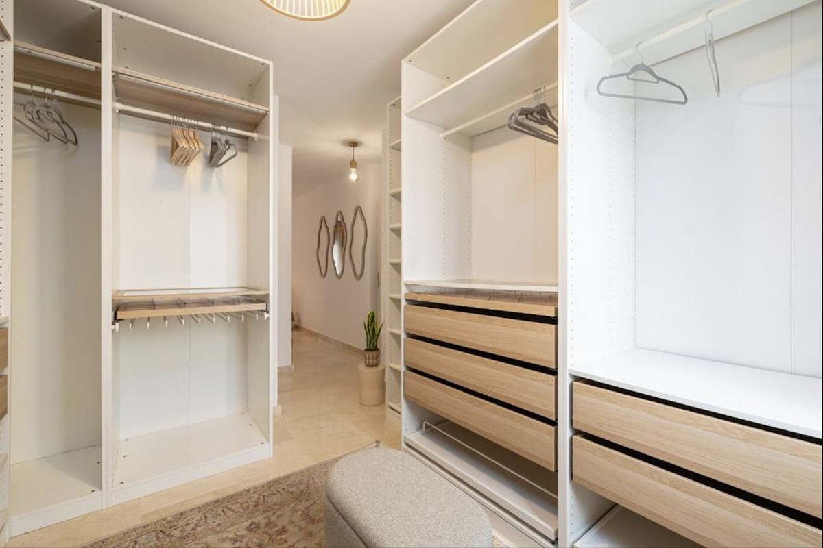 67410b0271d05e4b05bf9eb4270ae526 - 25